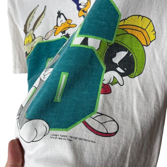 Six Flags Vintage Looney Tunes 96 Graphic T-Shirt Short Sleeve Crew Neck S/M - Picture 12 of 16